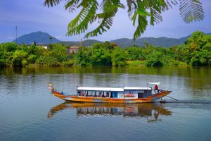Nghe ca Huế trên sông Hương