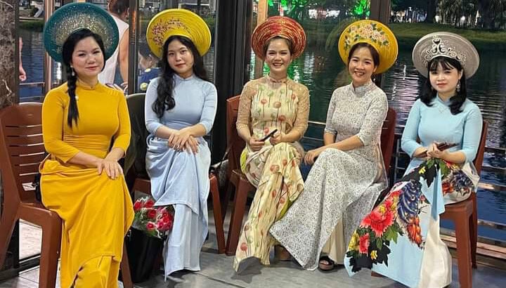 Ca Huế trên sông Hương