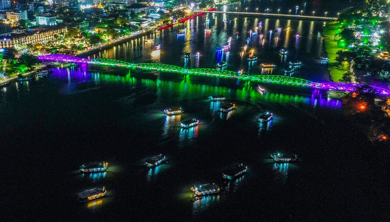 Ca Huế trên sông Hương