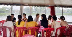 Ăn Tối Trên Sông Hương
