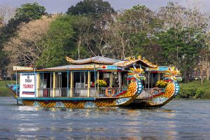 Bao thuyền nghe ca Huế
