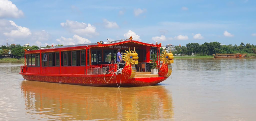 Du thuyền Huế Thương